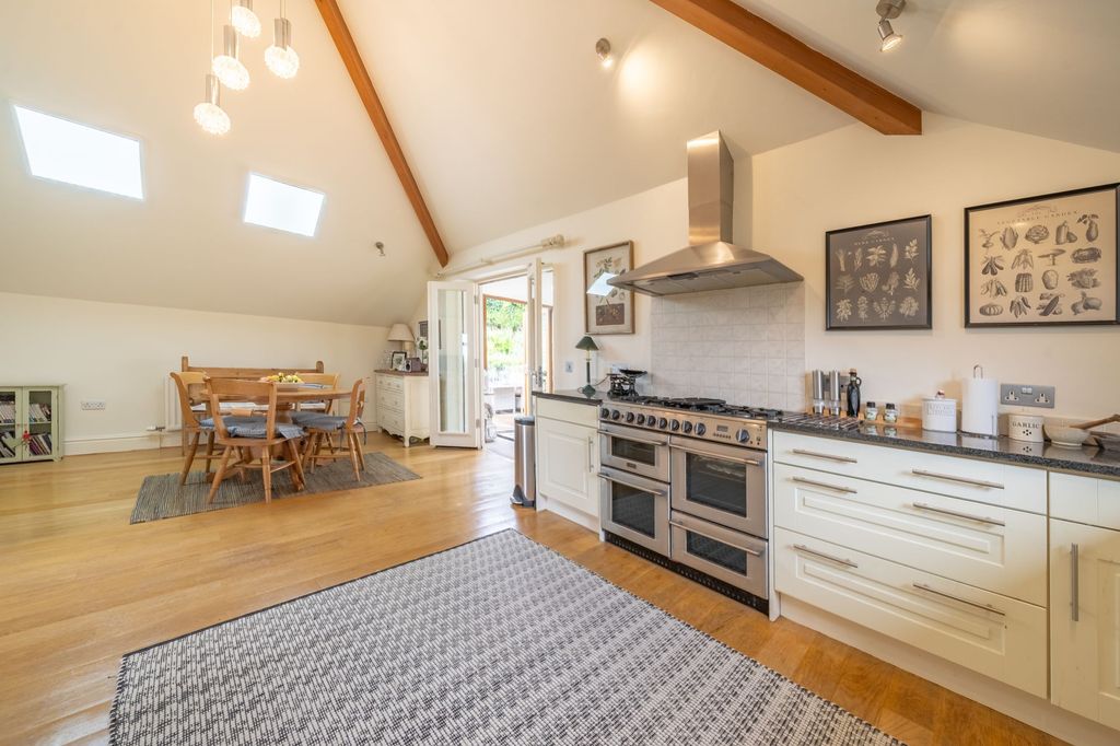 Property photo 2 of 29