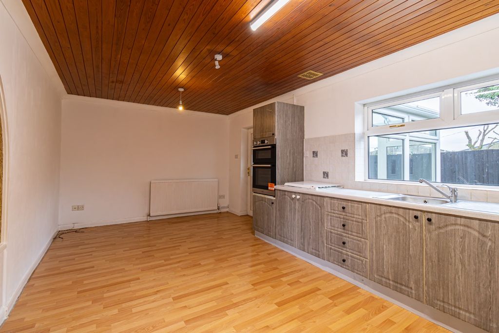 Property photo 3 of 25 4562973