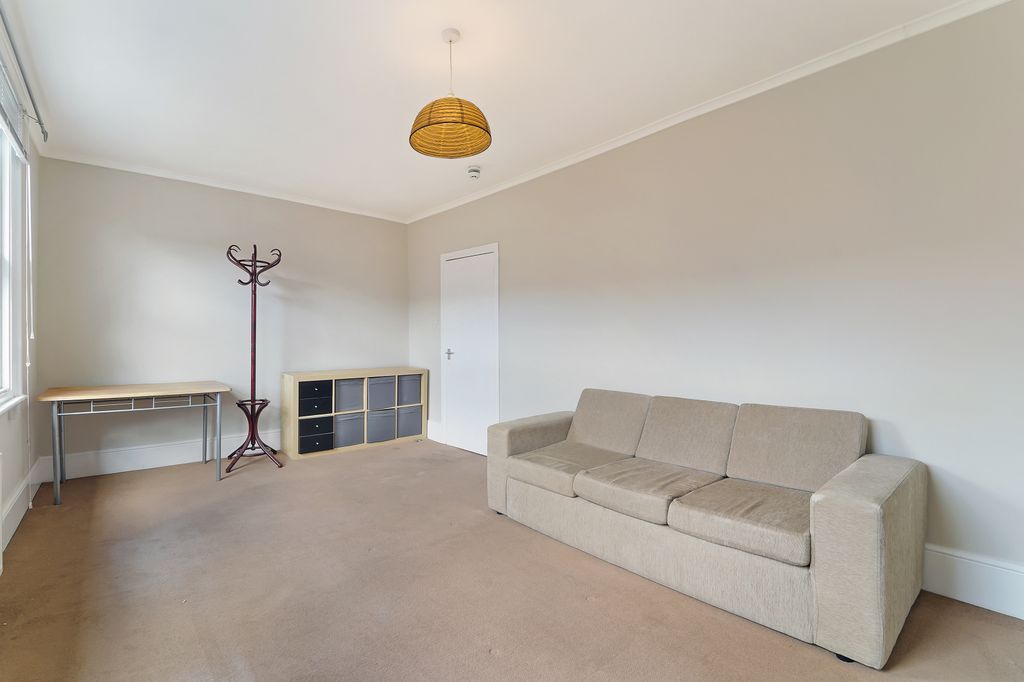 Property photo 3 of 13 32 Upper Richmond Road, Putney, London Sw15 2Rx
