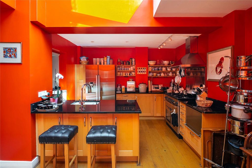 Property photo 2 of 11 Kitchen