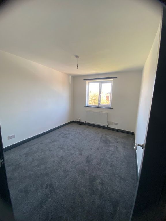 Property photo 3 of 6 Bedroom 1