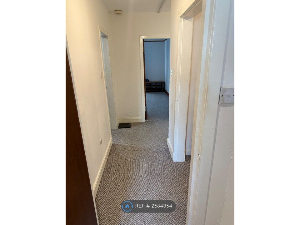 Property photo 3 of 6 Hallway
