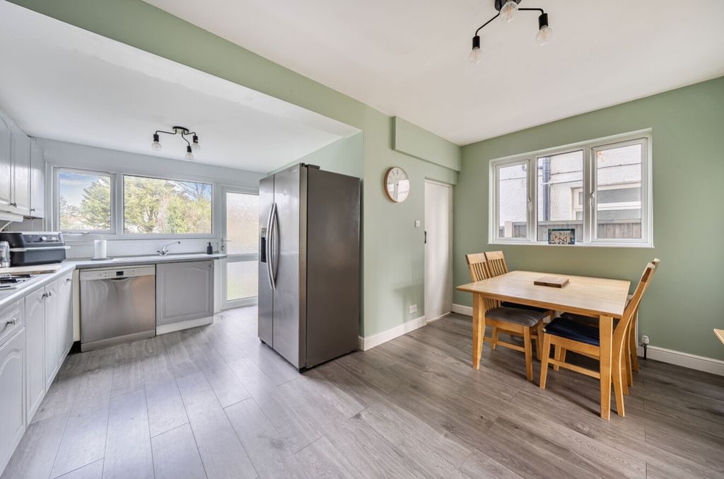 Property photo 1 of 13 1396075-12-6964F6Caee011