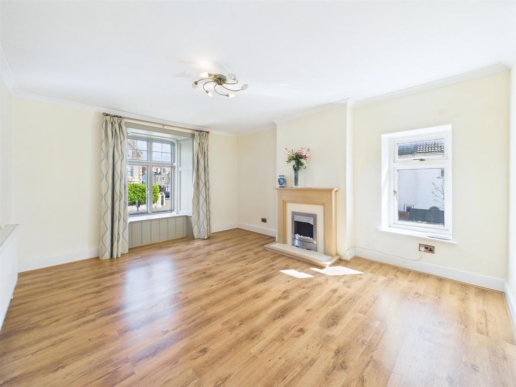 Property photo 2 of 18 Three Bedroom Maisnonette For Auction, Westbury (5