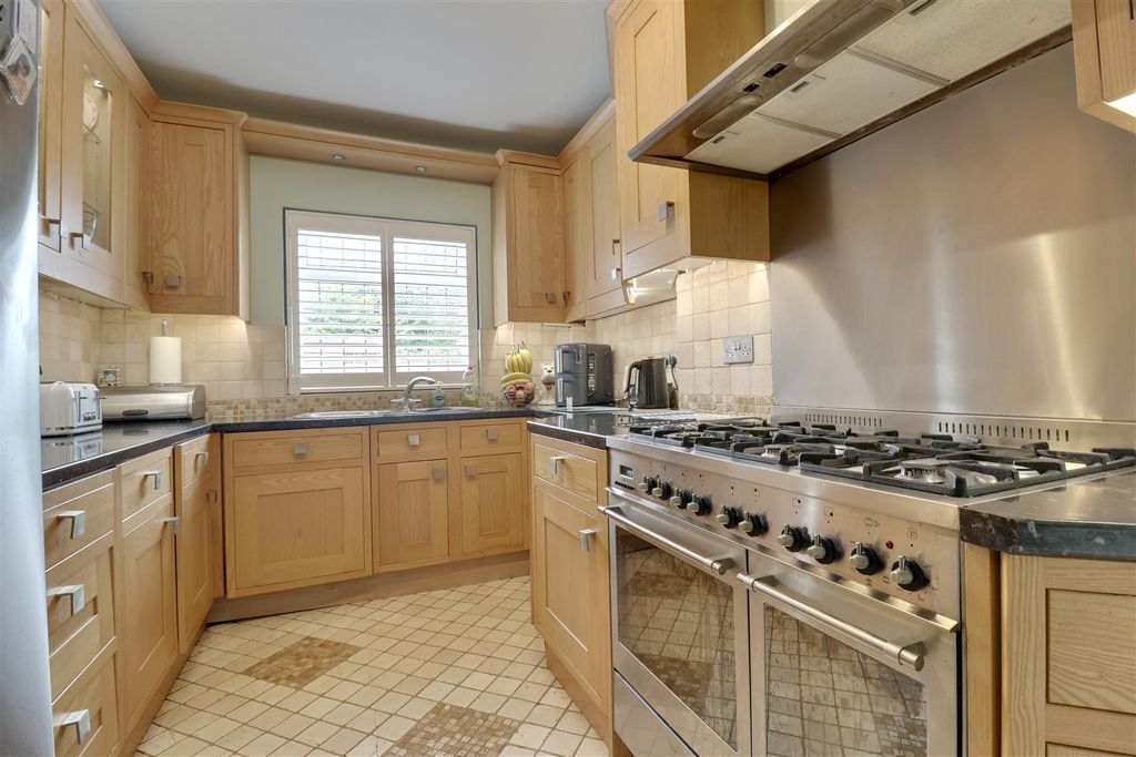 Property photo 2 of 22 C42835D6-EE8E-41C4-B2Bd-9Eacb02De85B_1_201_A.Jpeg