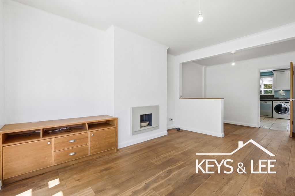 Property photo 3 of 14 4697754