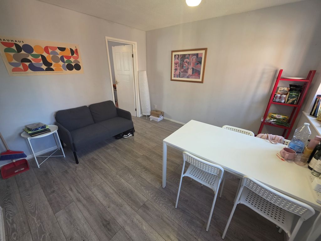Property photo 3 of 17 Gallery