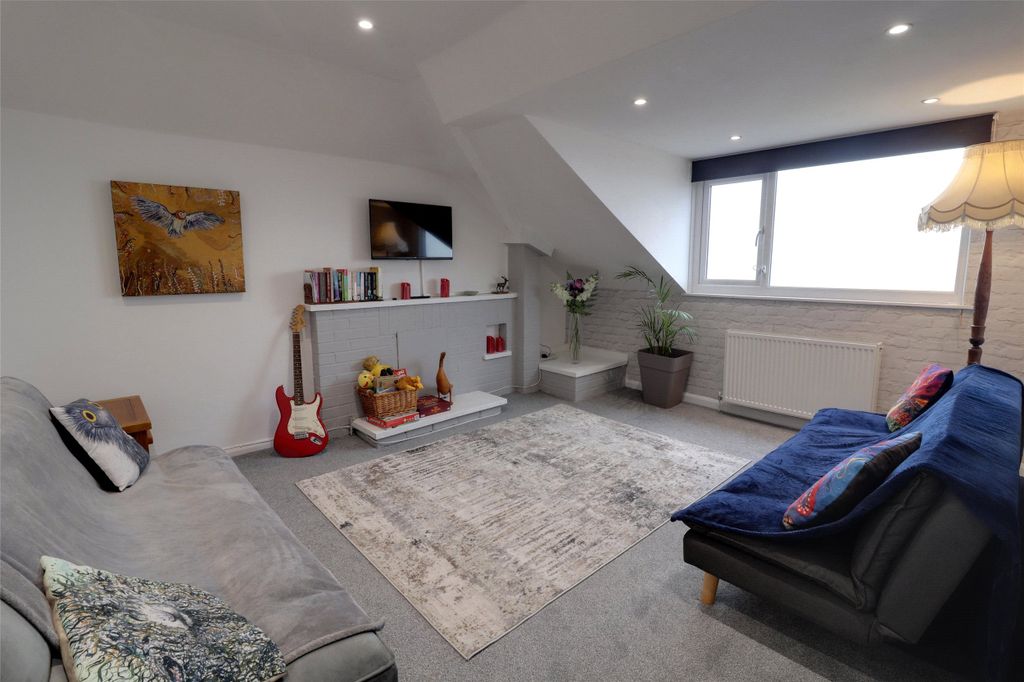 Property photo 3 of 12 3 - Picture No. 33