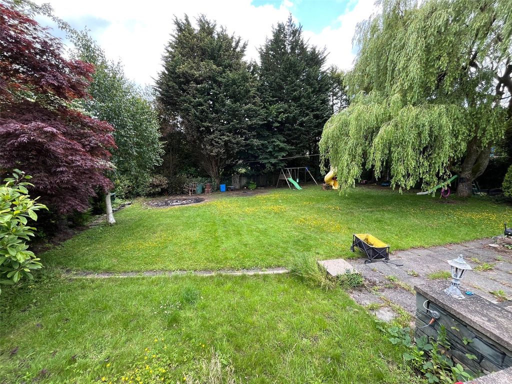 Property photo 2 of 33 Picture No. 32