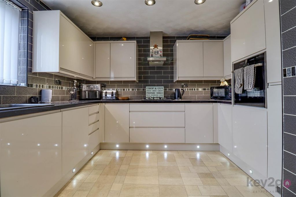 Property photo 2 of 18 Img_5221-Img_5223.Jpg