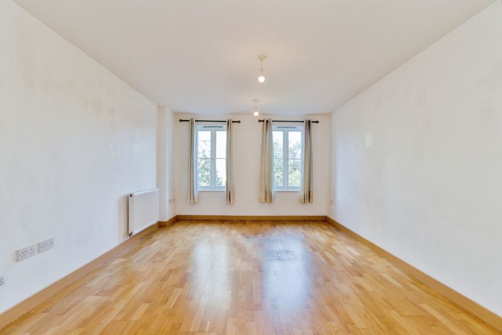 Property photo 3 of 18 Pbox-Img.Jpg