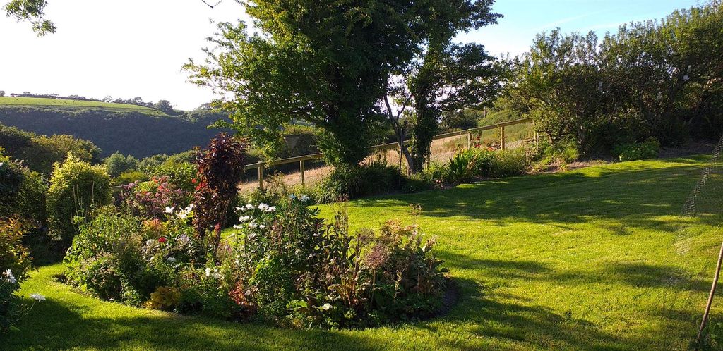 Property photo 2 of 38 Gardens