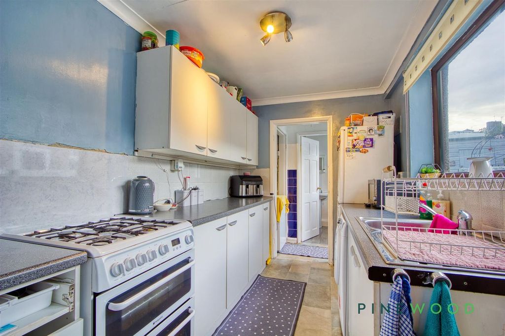 Property photo 2 of 16 Kitchen