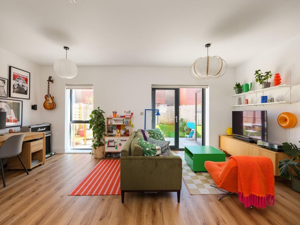 Property photo 1 of 35 Cnr51333.Jpg