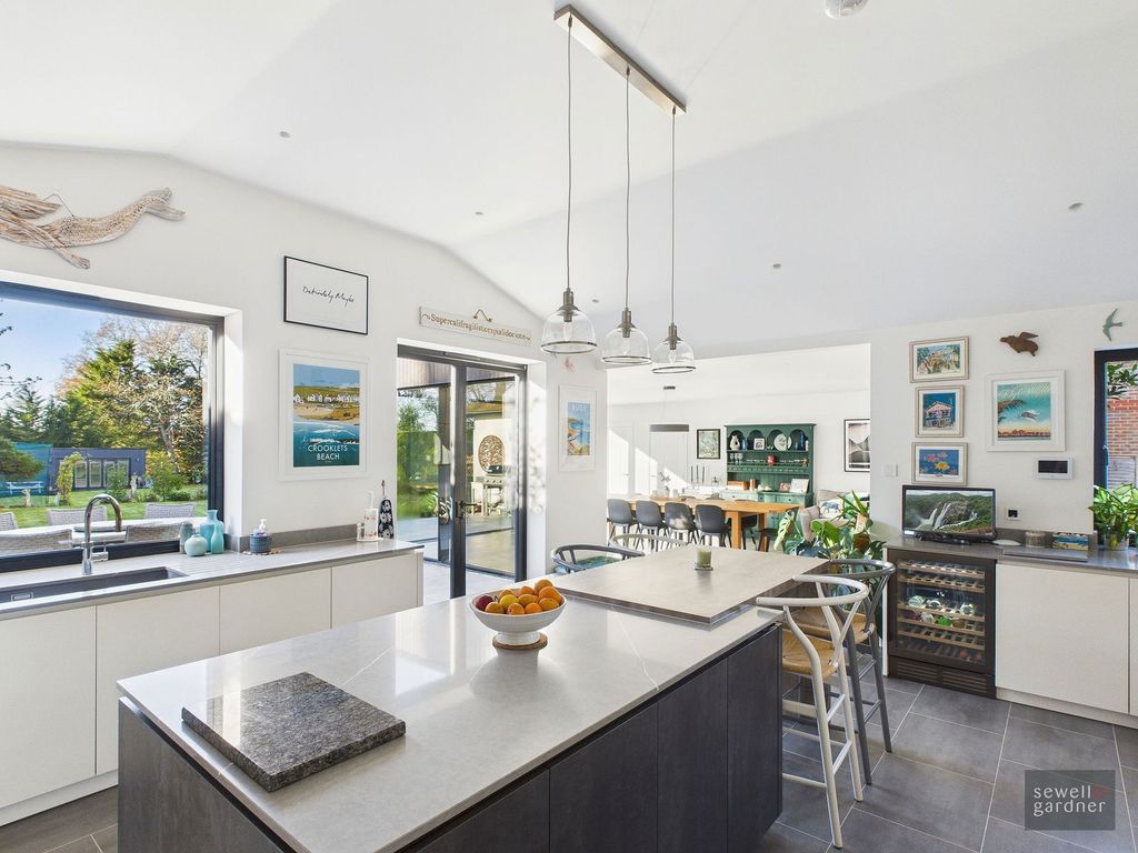 Property photo 3 of 42