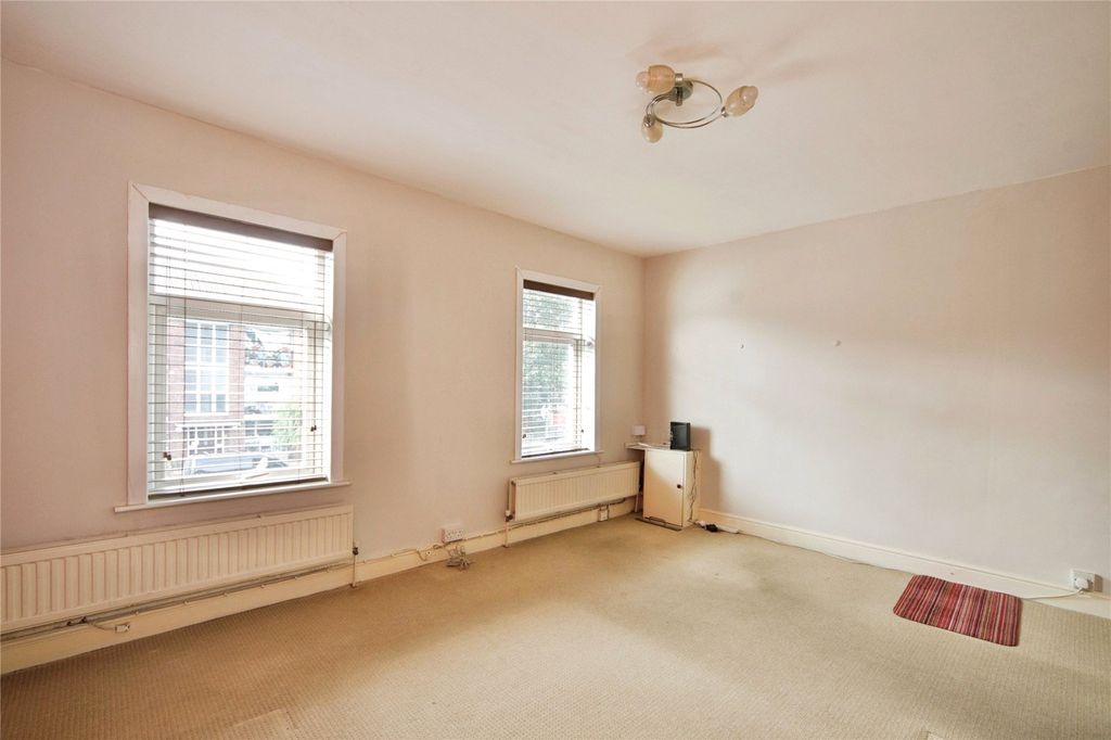 Property photo 2 of 15 Picture No. 01