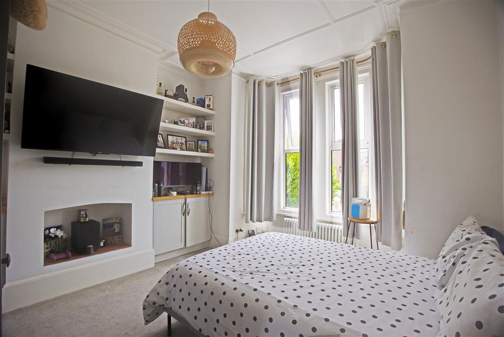 Property photo 2 of 11 Lounge (Ground Floor Flat)