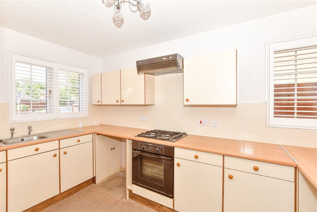 Property photo 2 of 10 Kitchen