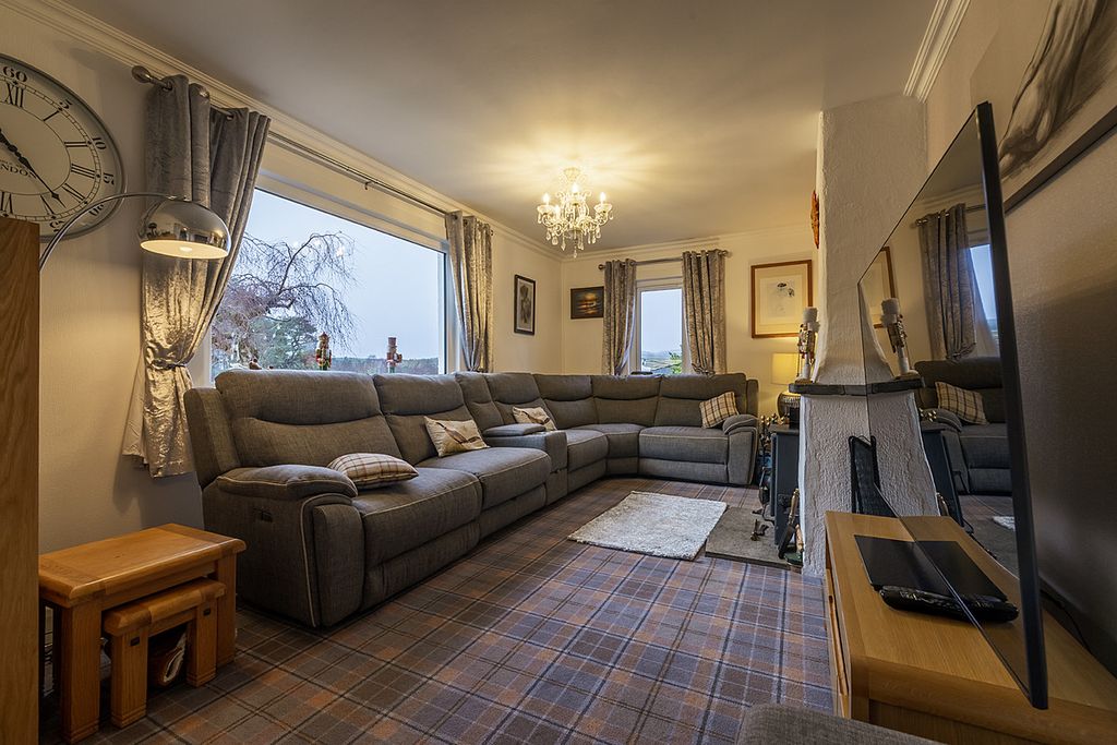 Property photo 2 of 40