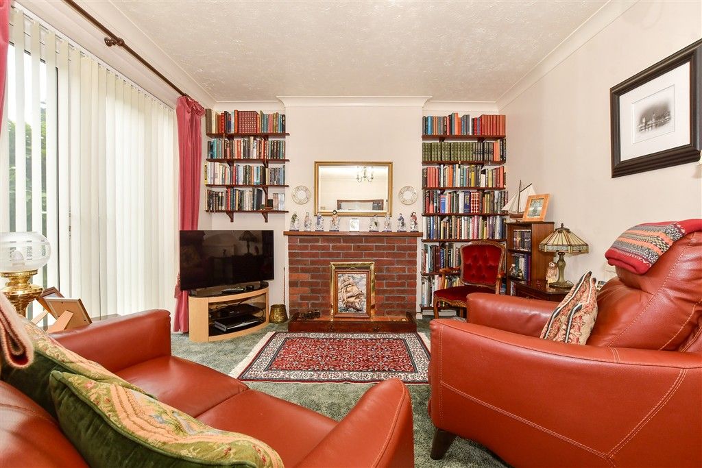 Property photo 2 of 13 Lounge