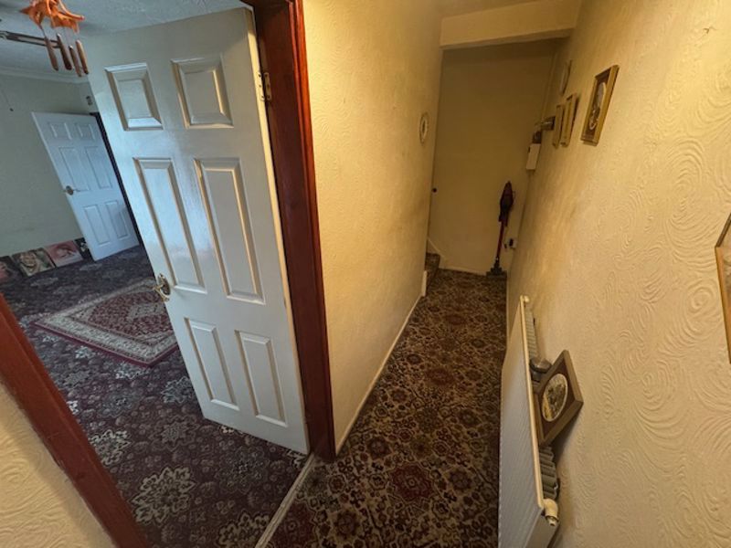 Property photo 2 of 31 Entrance Hall