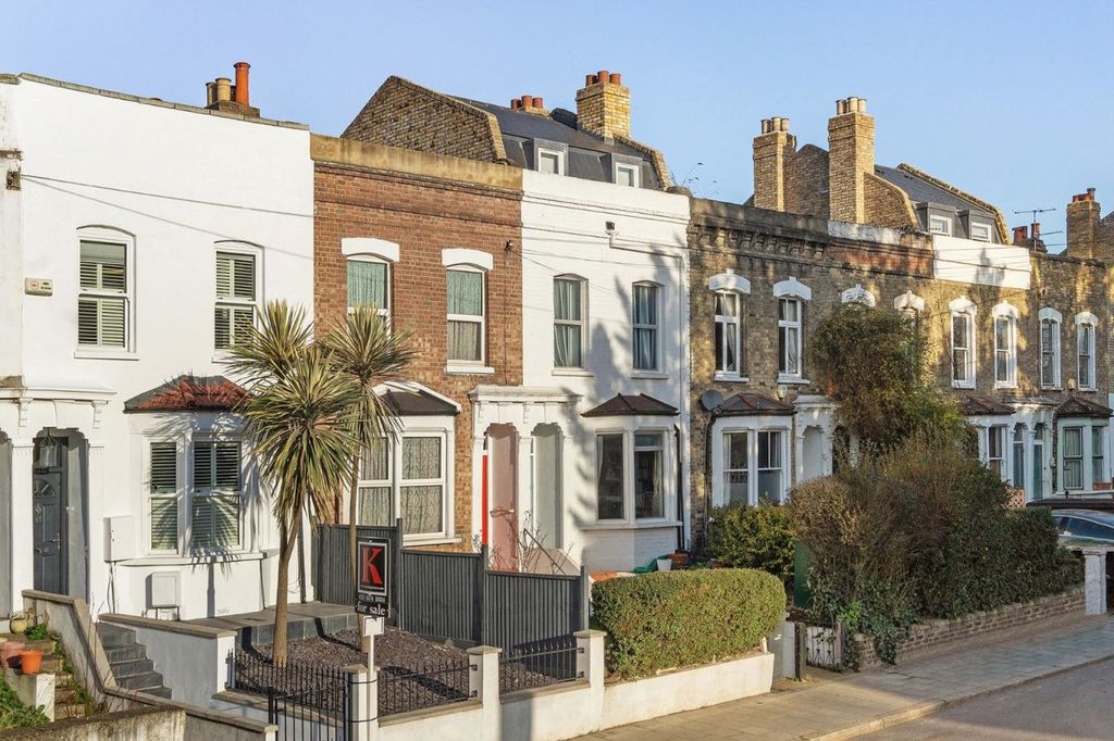 Property photo 1 of 1 We Are Proud To Present This Stunning Refurbished One Bedroom Ground Flat Set Within A Victorian Conversion. The Property Is Perfectly Located Within Walking Distance Of Herne Hill, Brixton And The Sweeping Hills Of The Lovely Brockwell Park And The Lido.