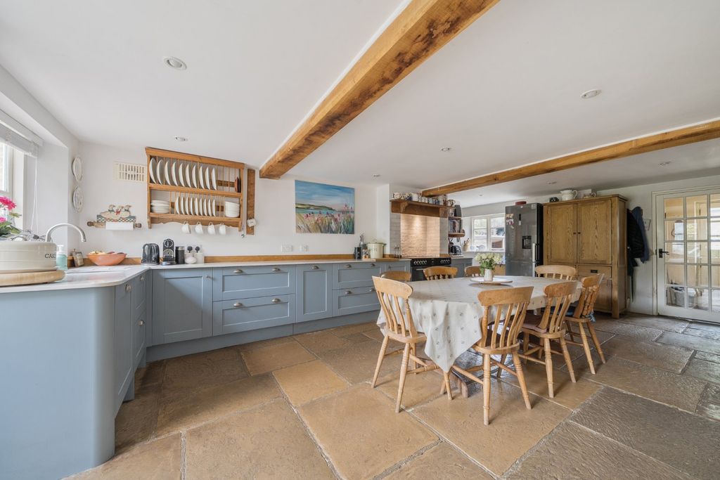 Property photo 3 of 50 Long Hse - Kitchen