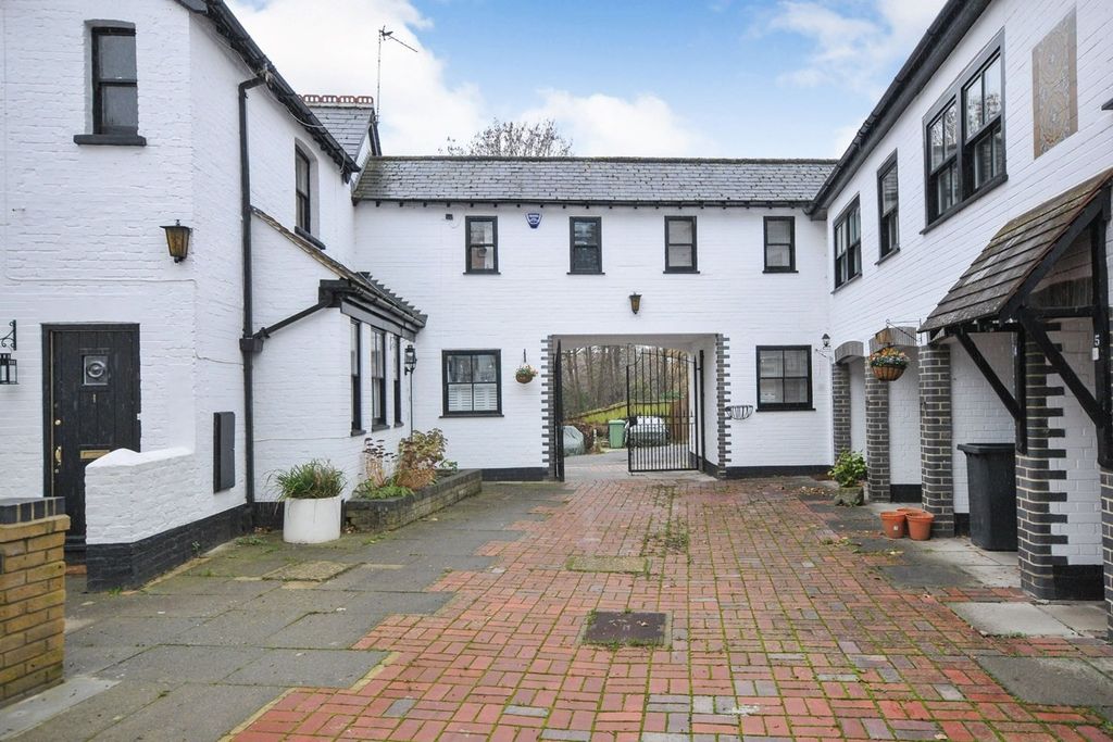 Property photo 1 of 11 External