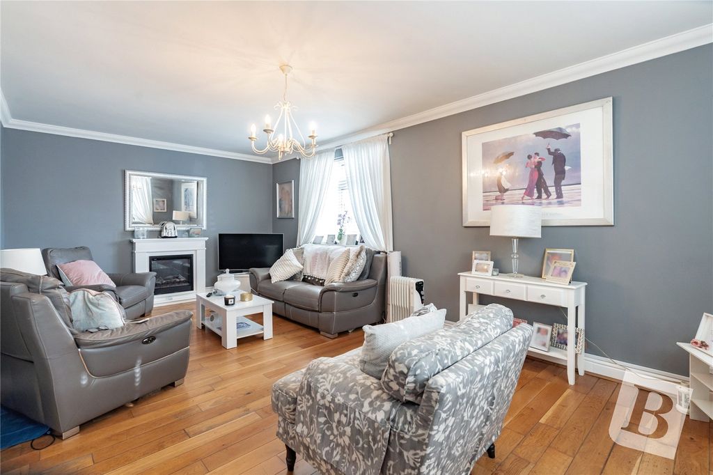 Property photo 2 of 24 Lounge