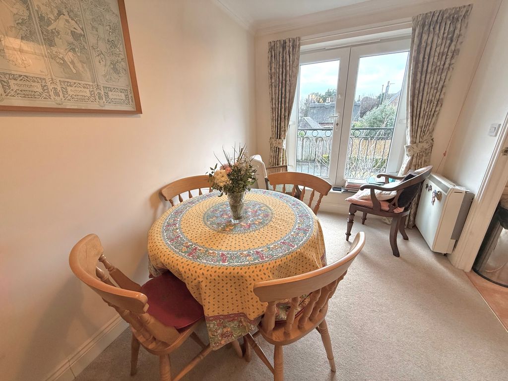 Property photo 3 of 10 21 Pegasus Court Dining 1