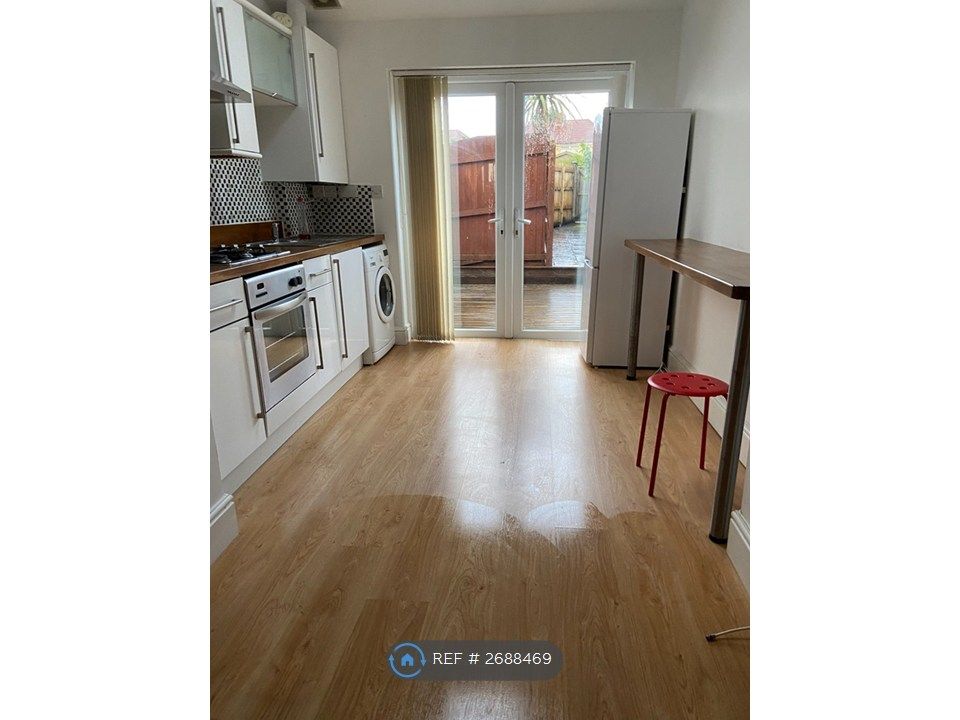 Property photo 2 of 8 Kitchen