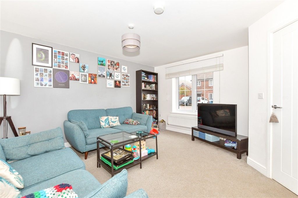 Property photo 1 of 13 Lounge