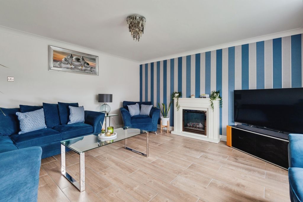 Property photo 3 of 29 Pbox-Img.Jpg