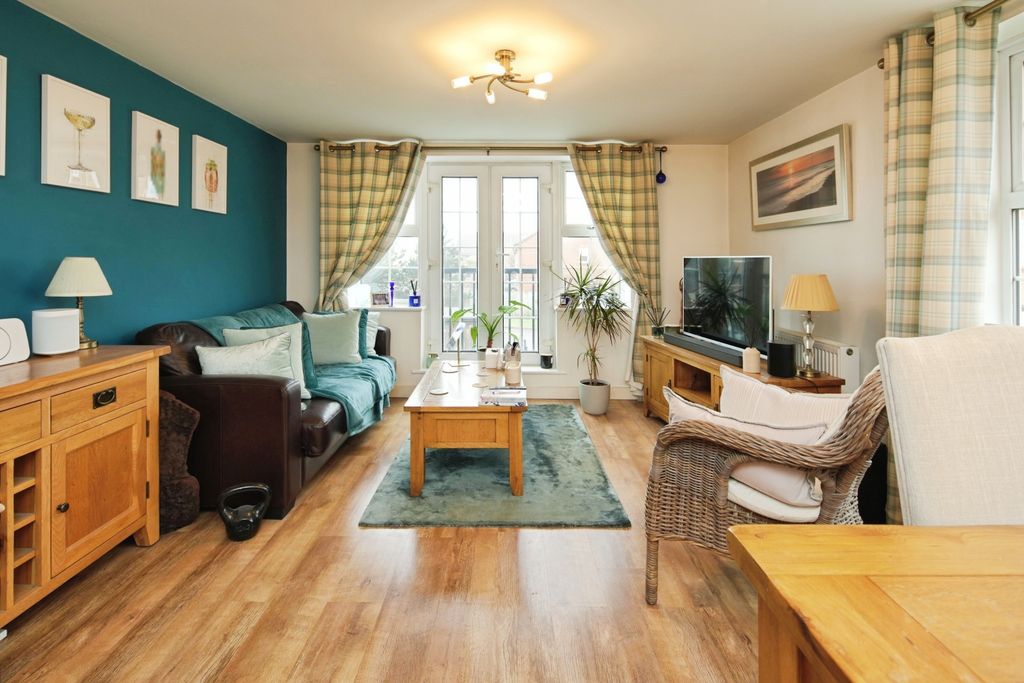 Property photo 2 of 18