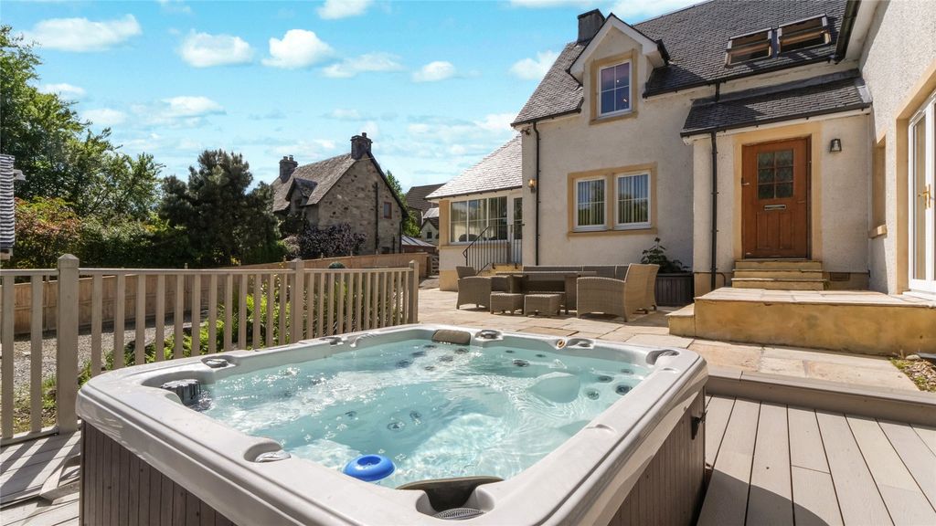 Property photo 3 of 26 Gardens/Hot Tub