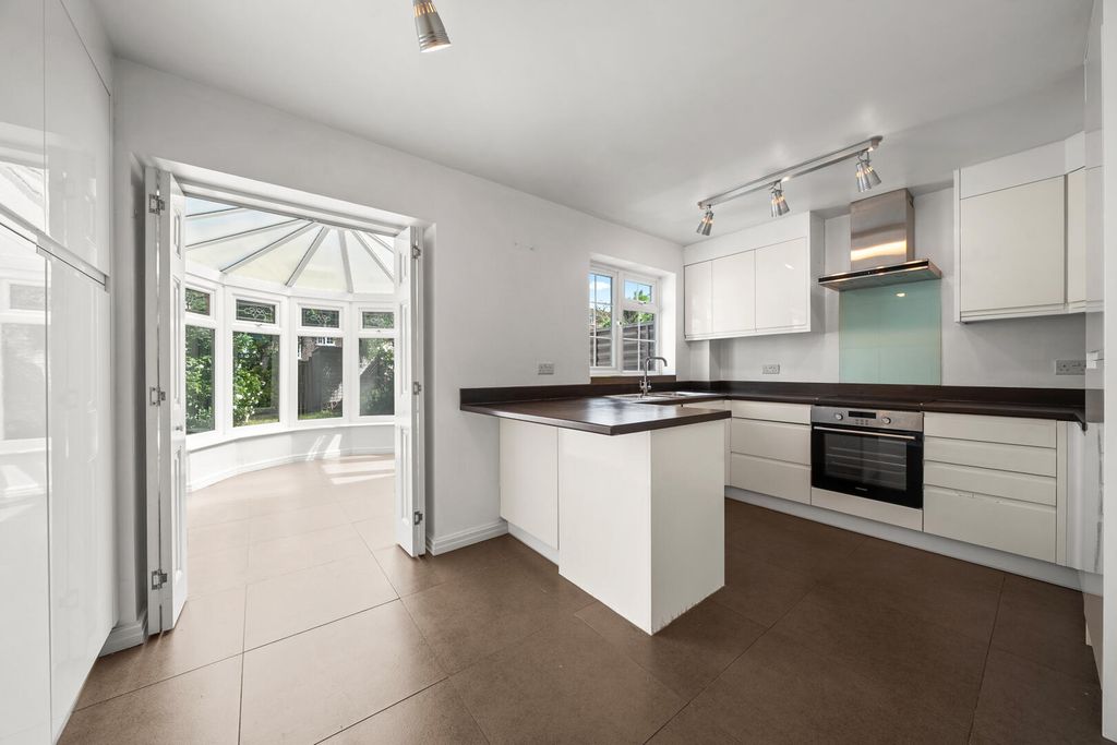 Property photo 2 of 18 Kitchen