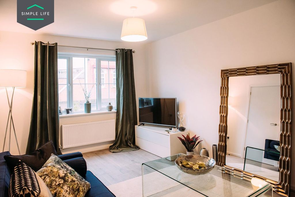Property photo 2 of 11 Ellesmere_Living2.Jpg