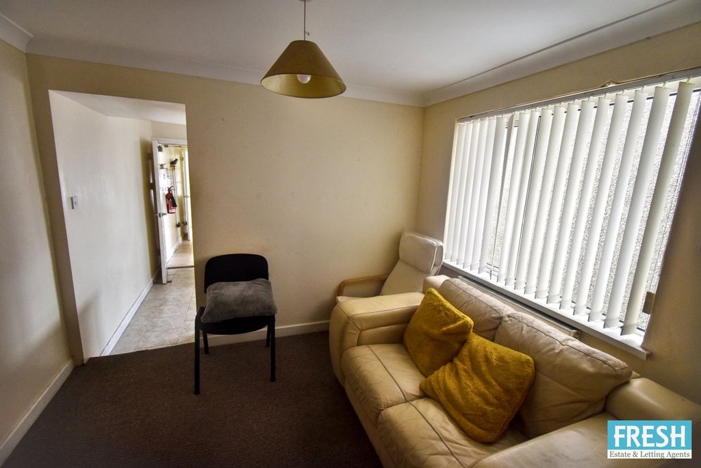 Property photo 3 of 27