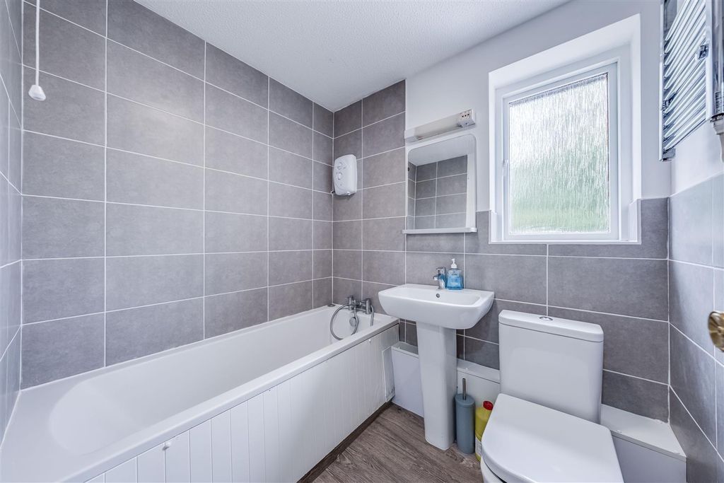 Property photo 2 of 16 Bathroom