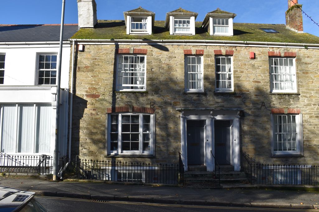 Property photo 2 of 20