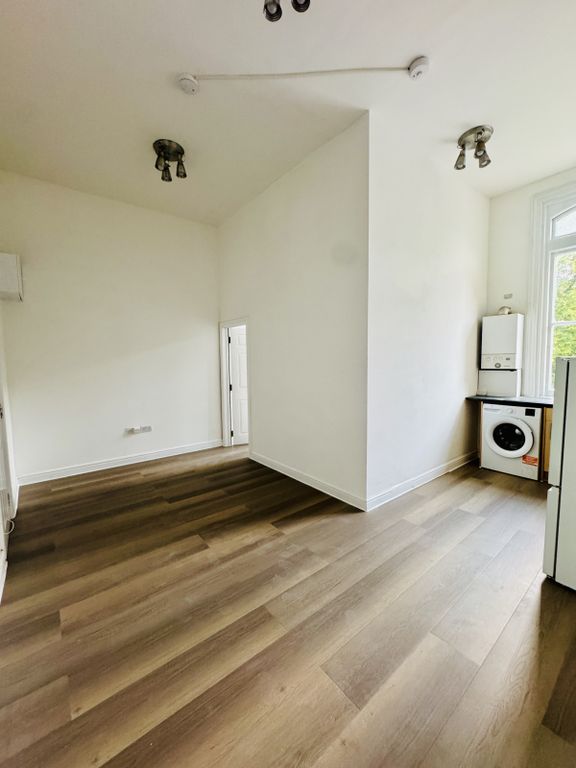 Property photo 1 of 6 2 Bed Flat To Rent Brixton Hill, London Sw2