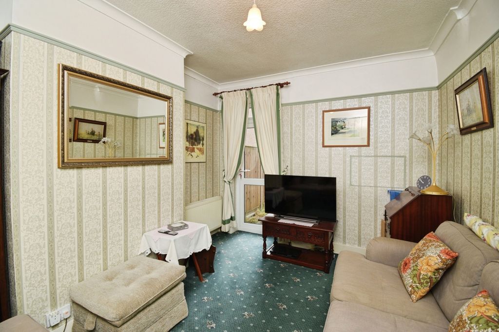 Property photo 3 of 10 Photo