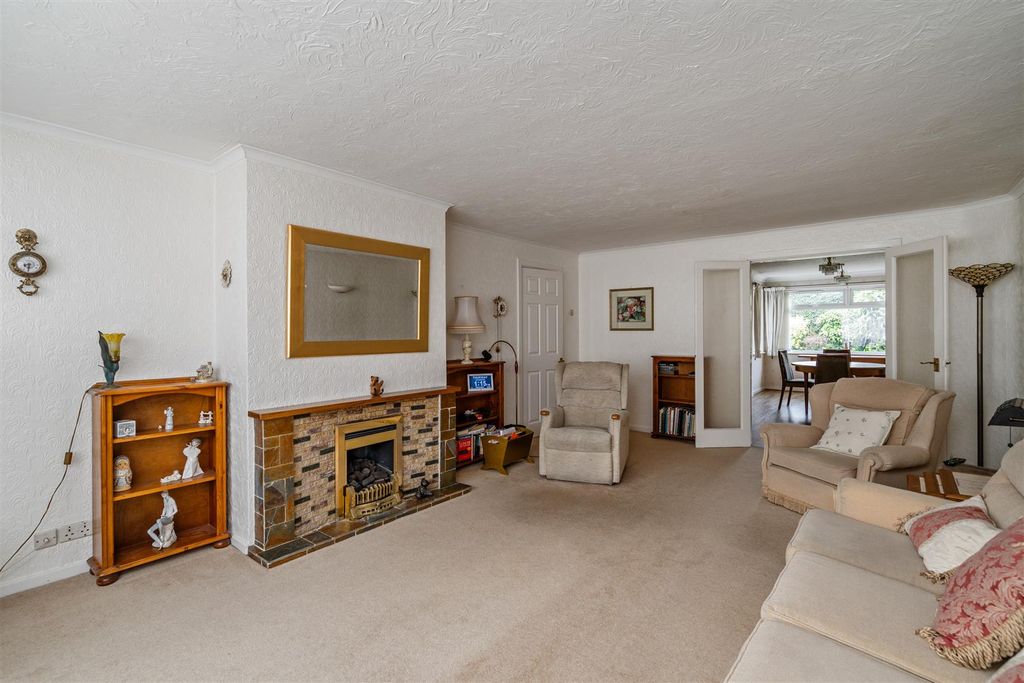 Property photo 3 of 12 33 Ulverley Green Road_9.Jpg