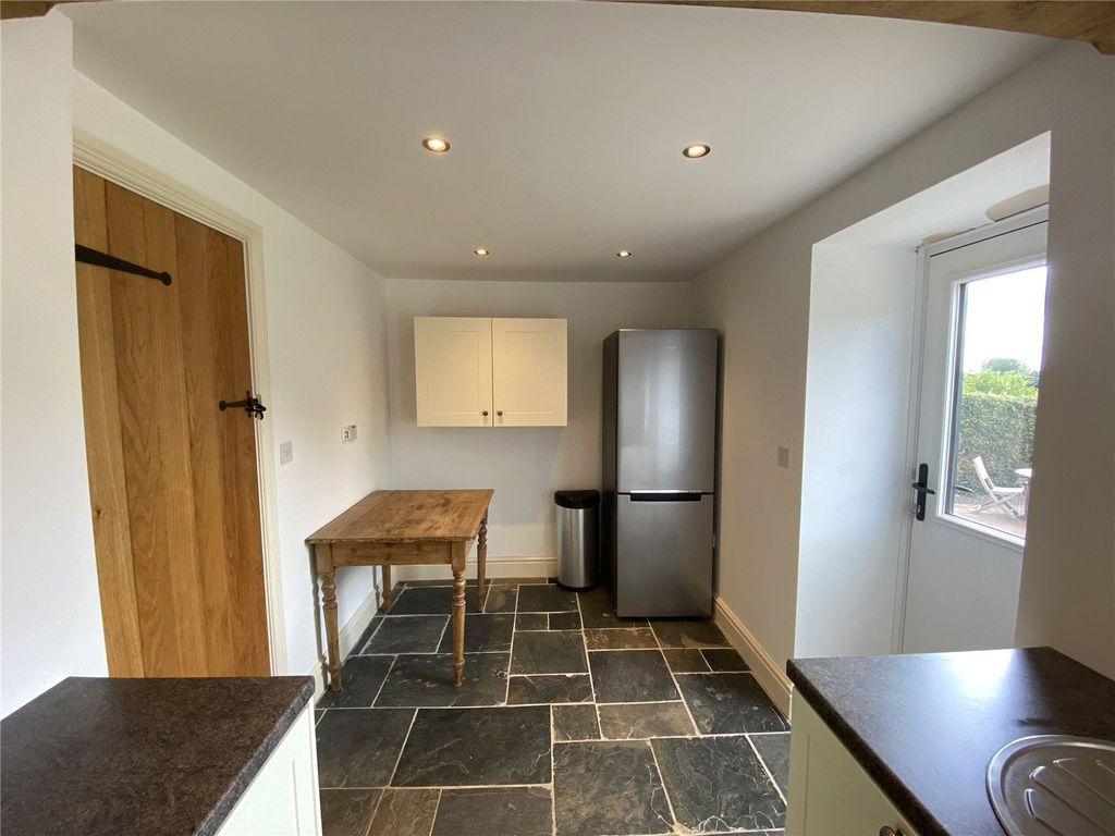 Property photo 3 of 17 Picture No. 11