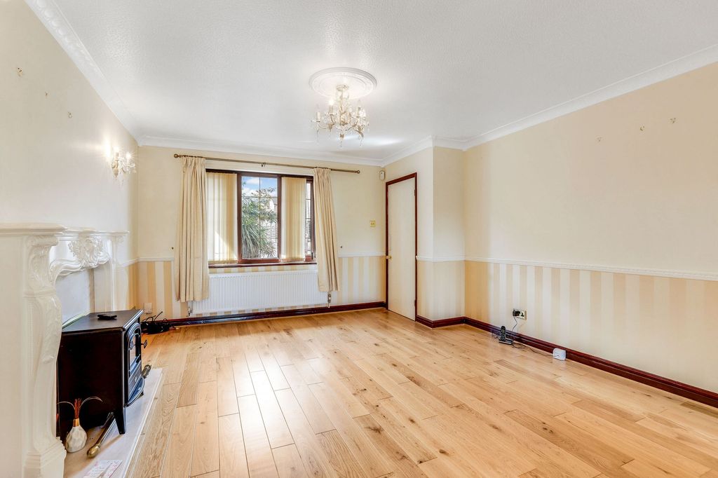Property photo 2 of 26