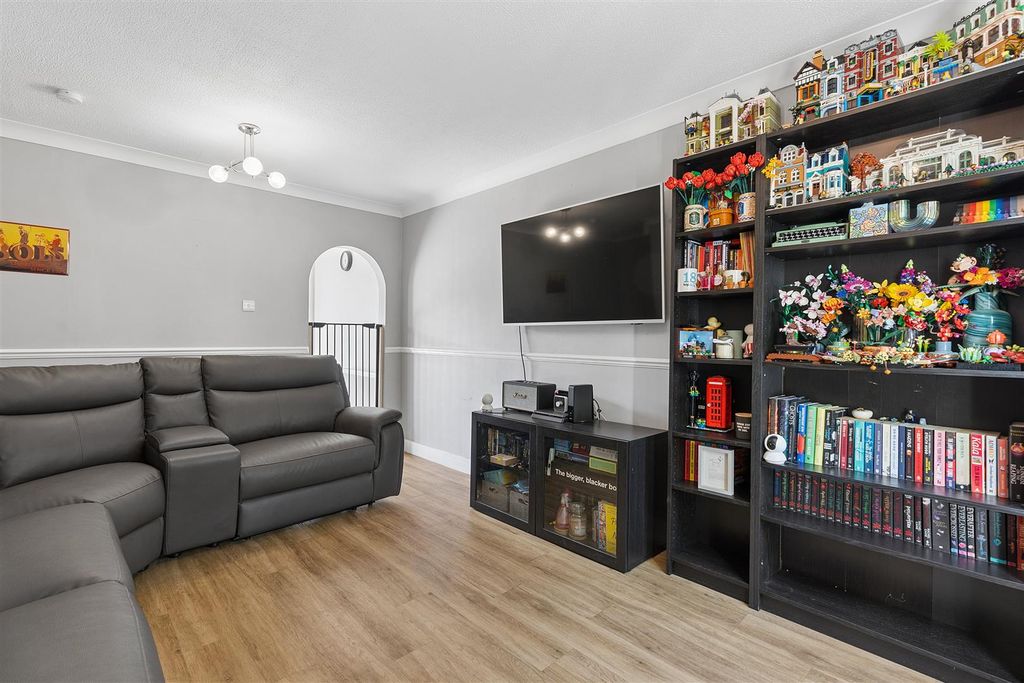 Additional image 5 of 2 bed end terrace house for saleFarm Holt, New Ash Green DA3
