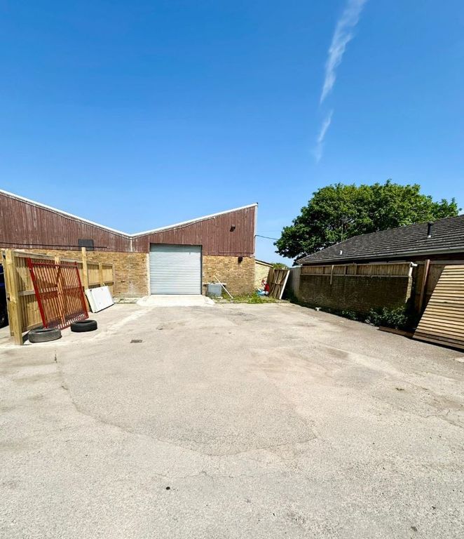 Property photo 2 of 11