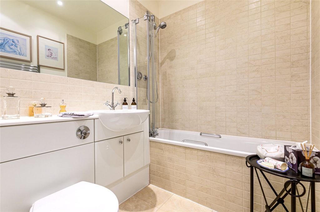 Additional image 12 of 2 bed flat for saleGuildford, Surrey GU1