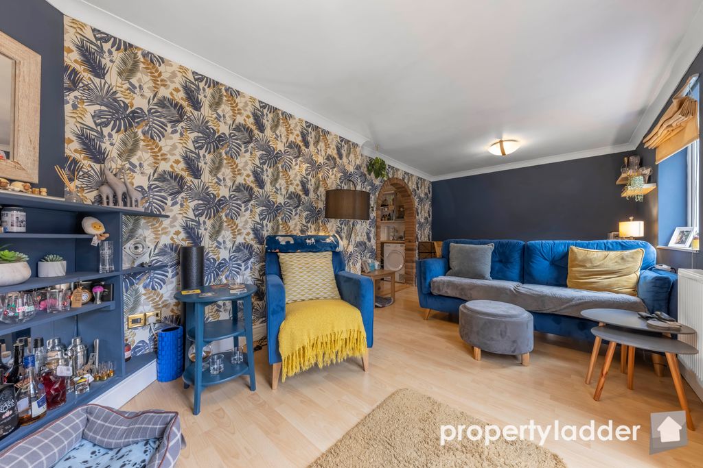 Property photo 3 of 17 Pl-8
