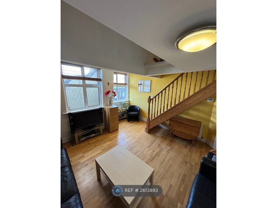 Property photo 1 of 20 Living Room